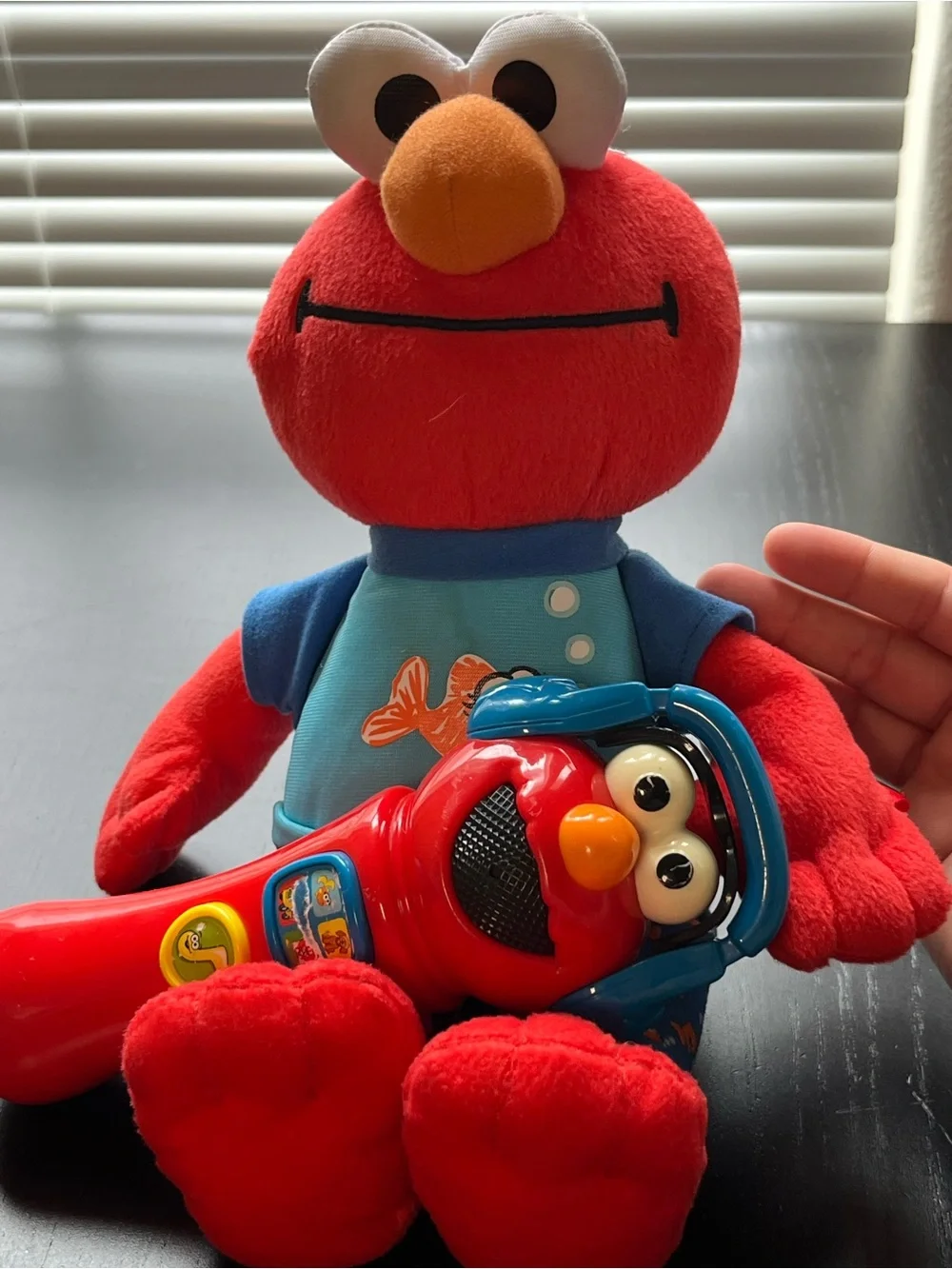 2010 Hasbro Sesame Street Talking Lullaby & Good Night/Sing giggle Elmo micropho